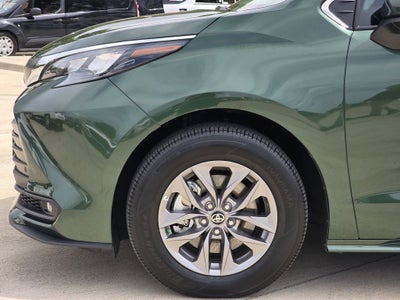 2025 Toyota Sienna XLE 8 Passenger