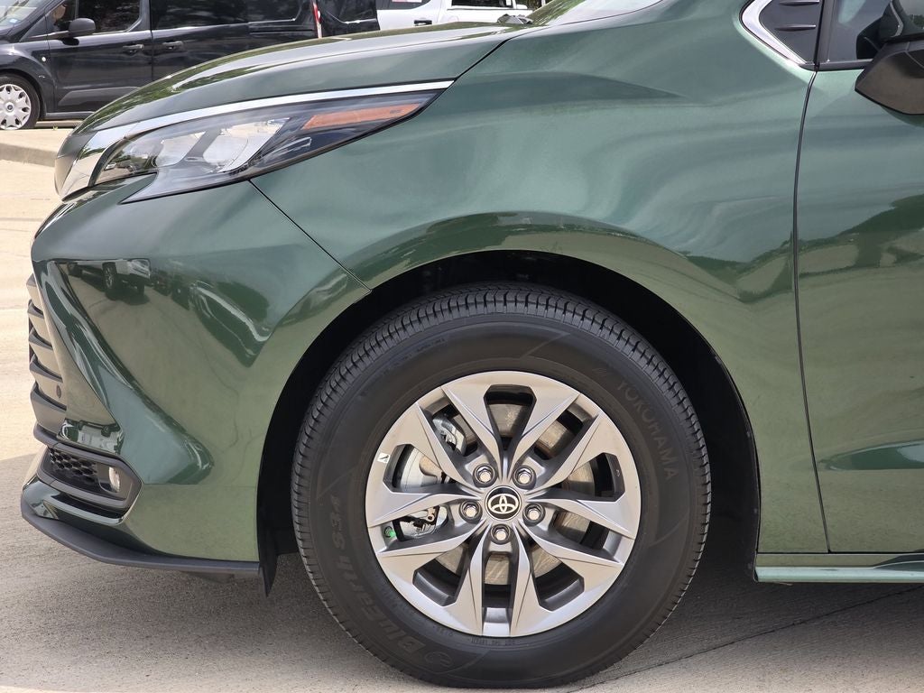 2025 Toyota Sienna XLE 8 Passenger