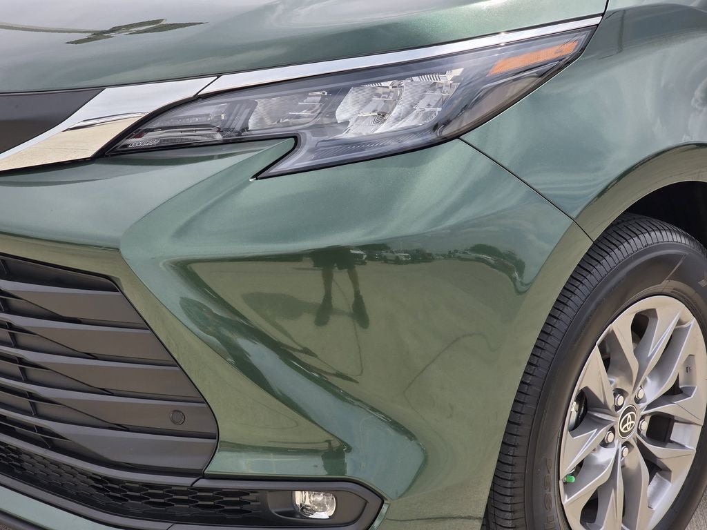 2025 Toyota Sienna XLE 8 Passenger