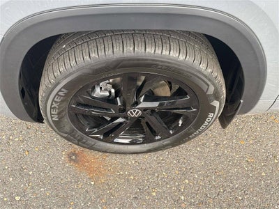 2026 Volkswagen Atlas Cross Sport 2.0T SEL R-Line Black