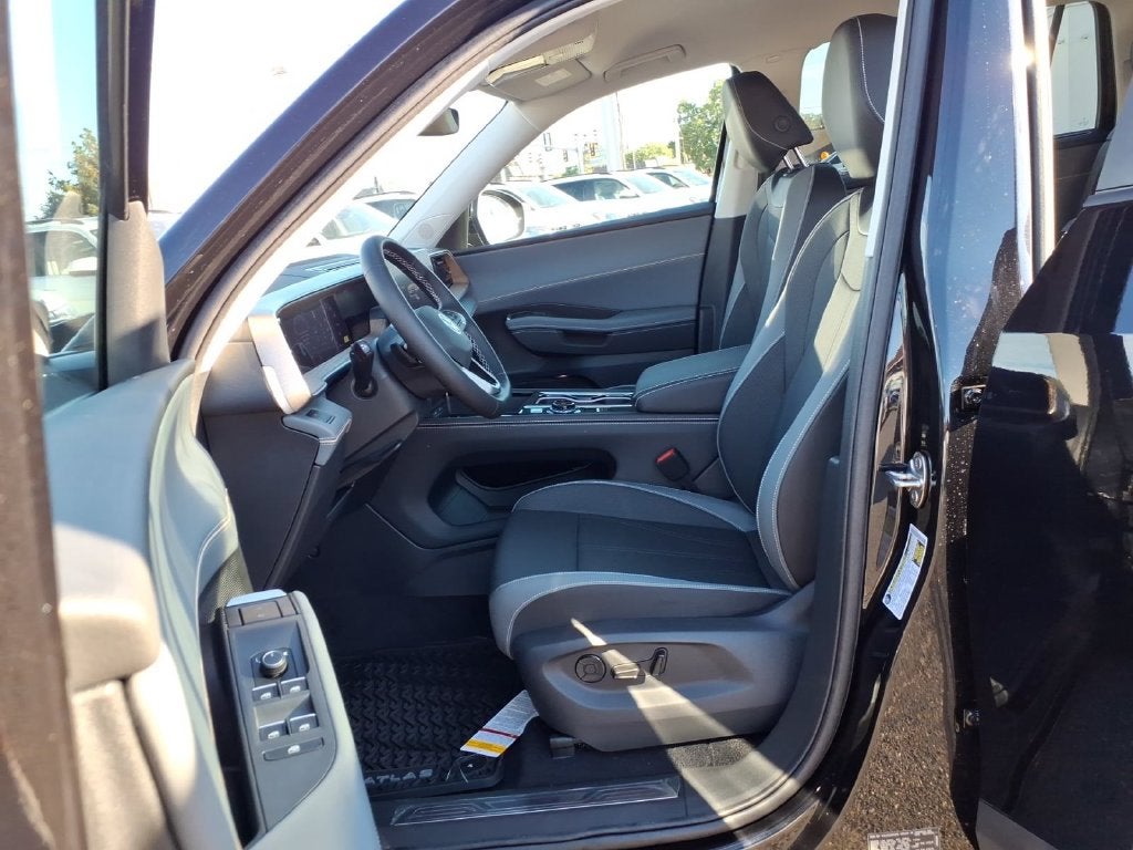 2027 Volkswagen Atlas SE