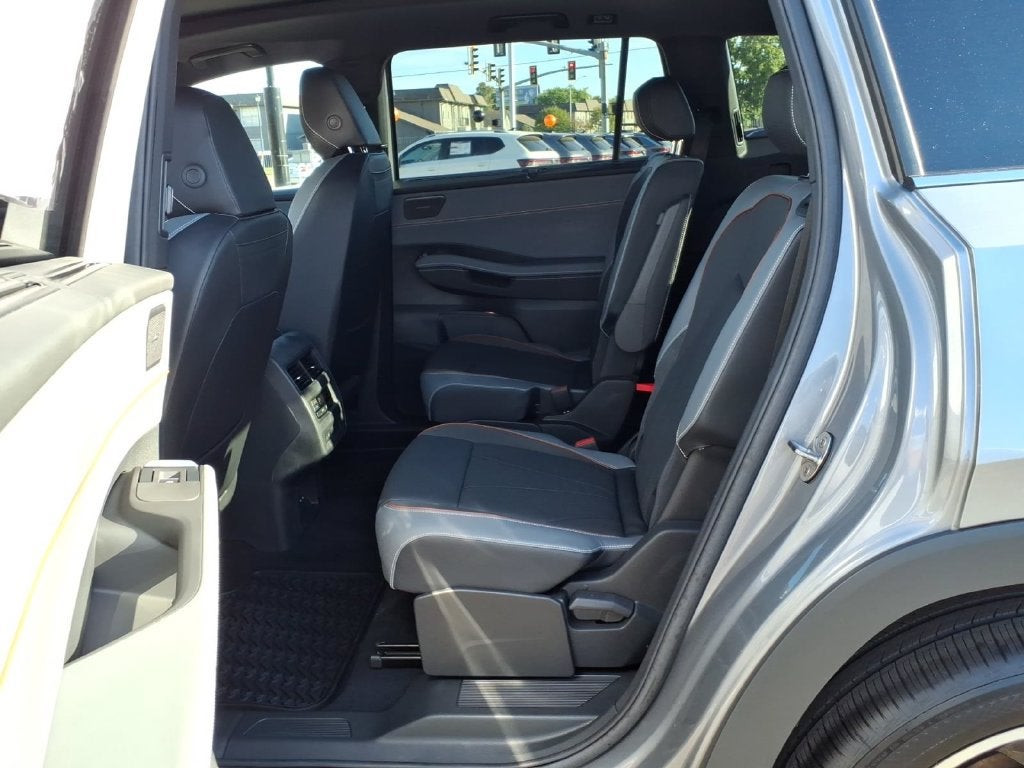 2027 Volkswagen Atlas SEL Premium R-Line