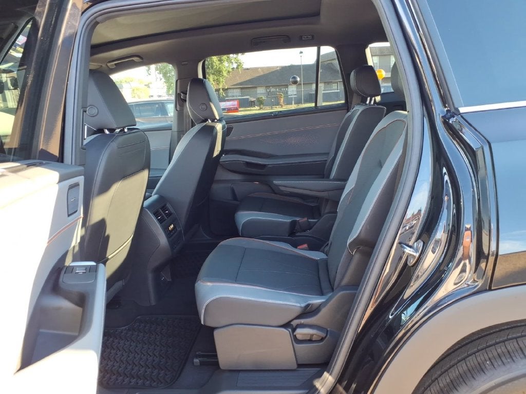 2027 Volkswagen Atlas SEL Premium R-Line