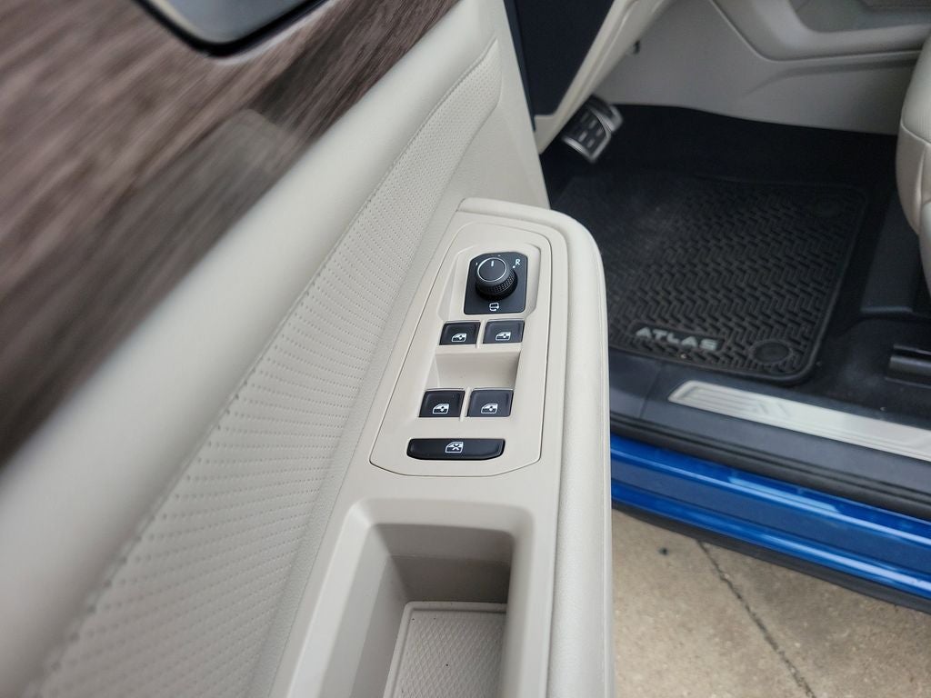 2025 Volkswagen Atlas 2.0T SEL Premium R-Line