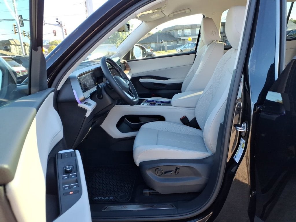 2027 Volkswagen Atlas SE w/Technology