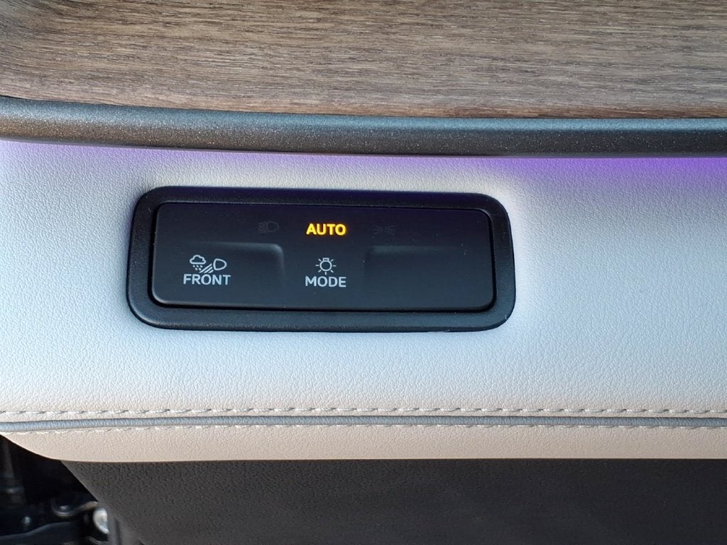 2027 Volkswagen Atlas SE w/Technology