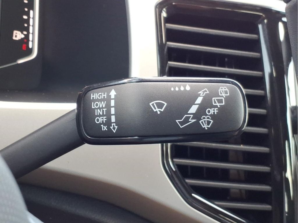 2023 Volkswagen Atlas Cross Sport 2.0T SE w/Technology