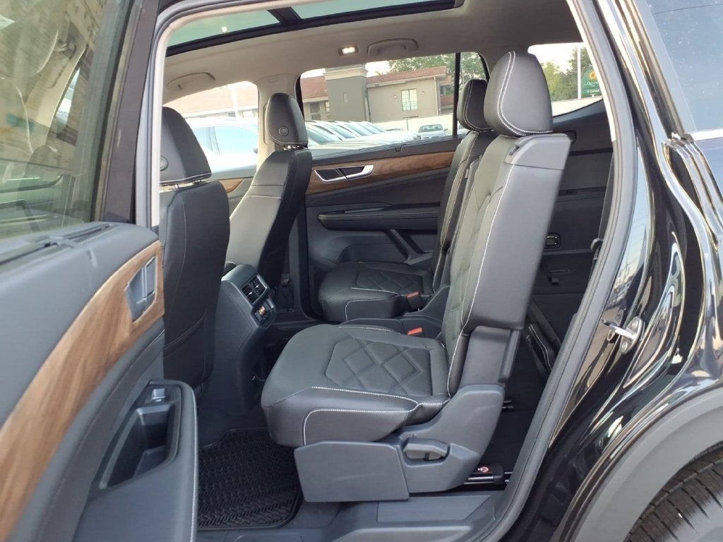 2026 Volkswagen Atlas SE w/Technology