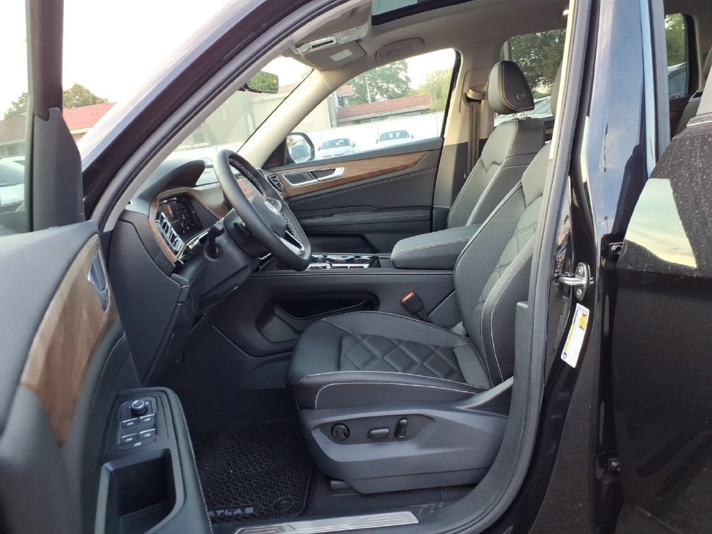 2026 Volkswagen Atlas SE w/Technology