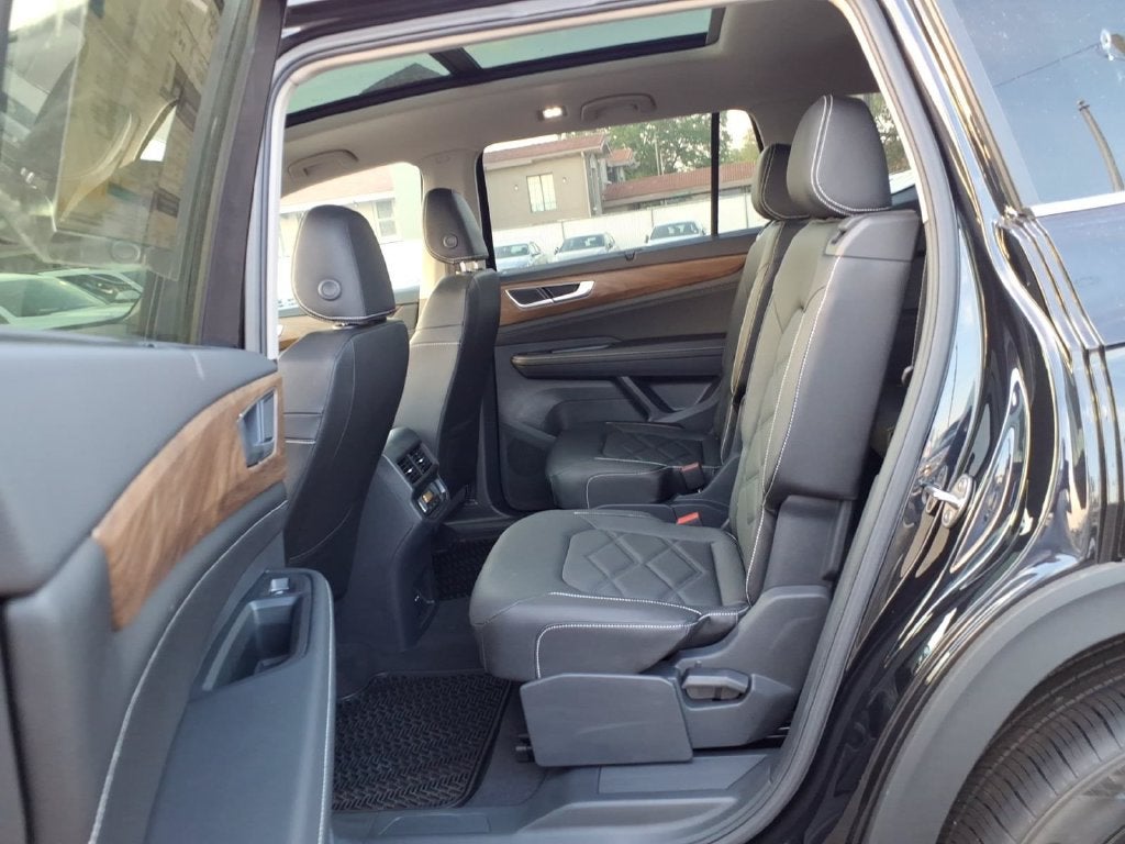 2026 Volkswagen Atlas SE w/Technology