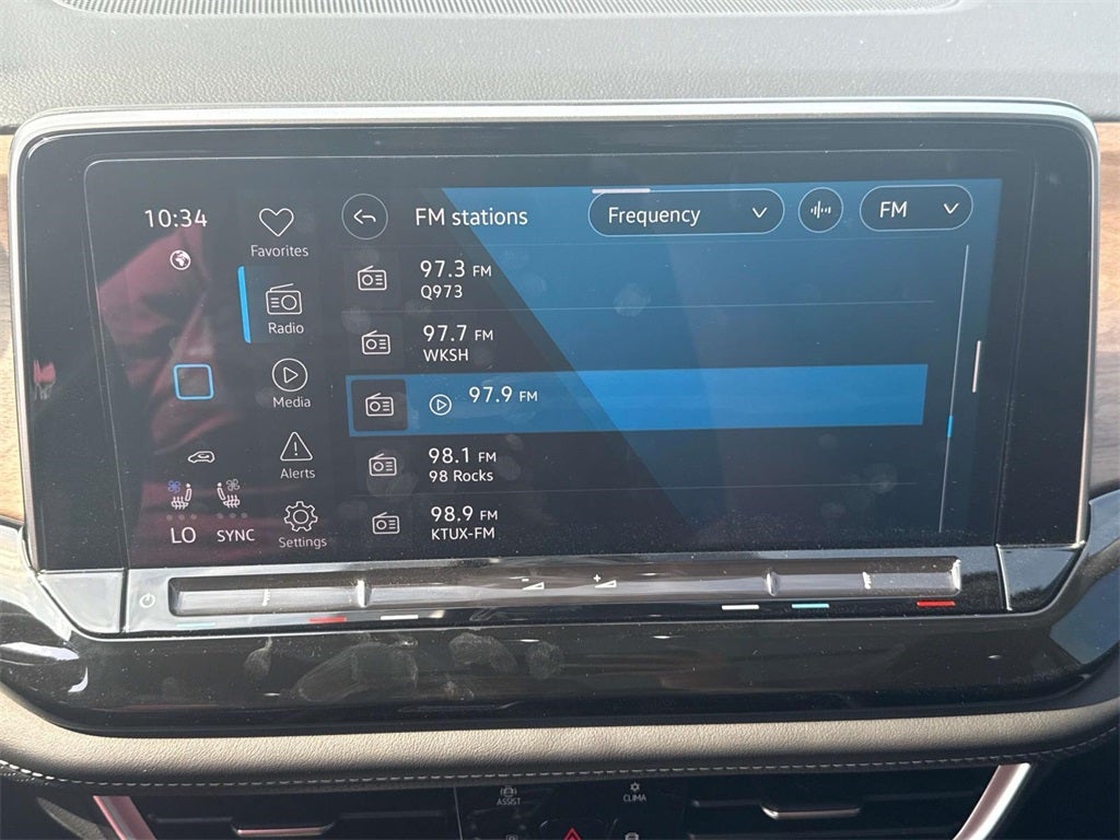 2025 Volkswagen Atlas 2.0T SE w/Technology