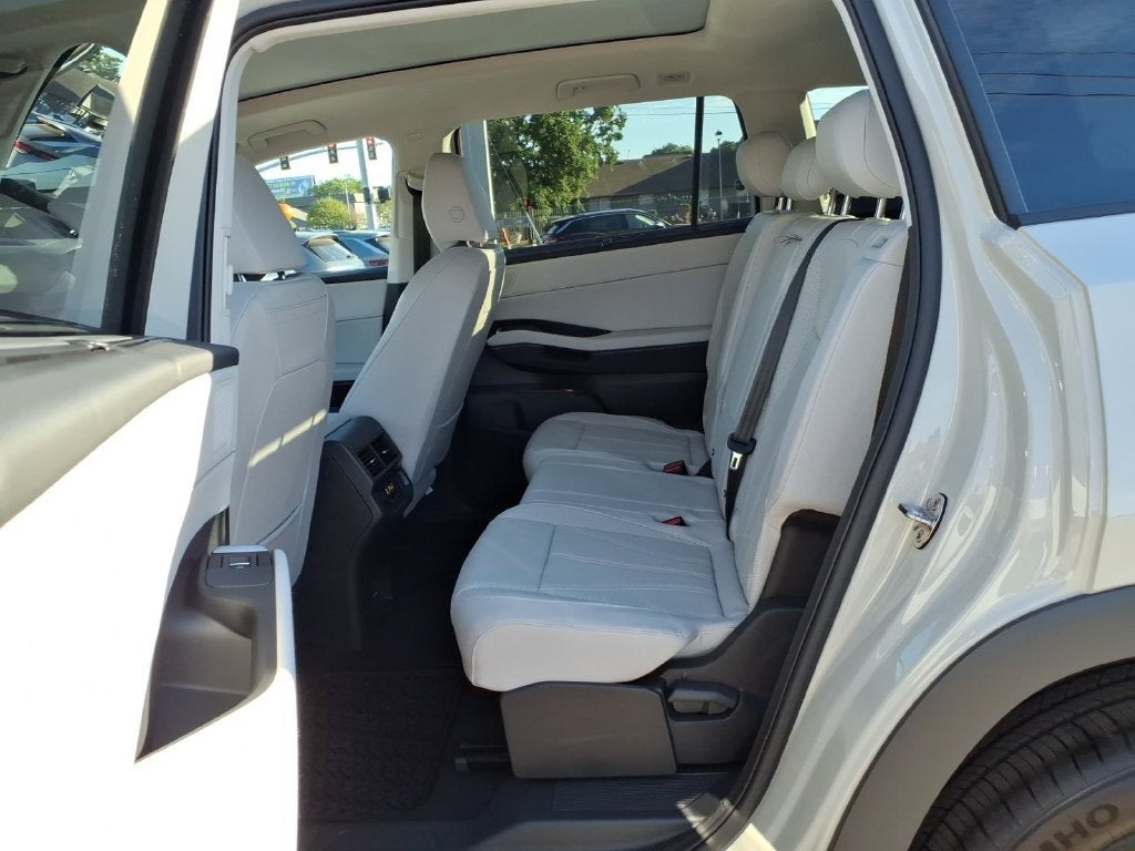 2027 Volkswagen Atlas SE w/Technology