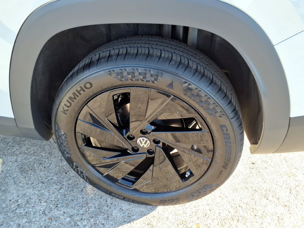 2027 Volkswagen Atlas SE w/Technology