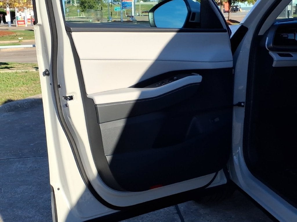 2027 Volkswagen Atlas SE w/Technology