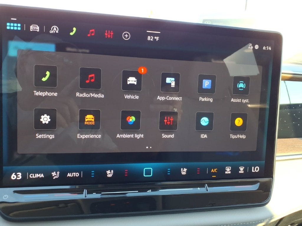 2027 Volkswagen Atlas SE w/Technology