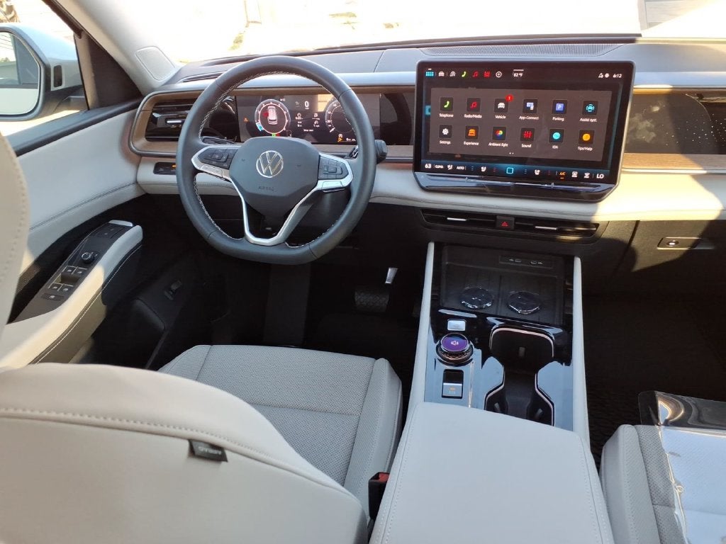 2027 Volkswagen Atlas SE w/Technology