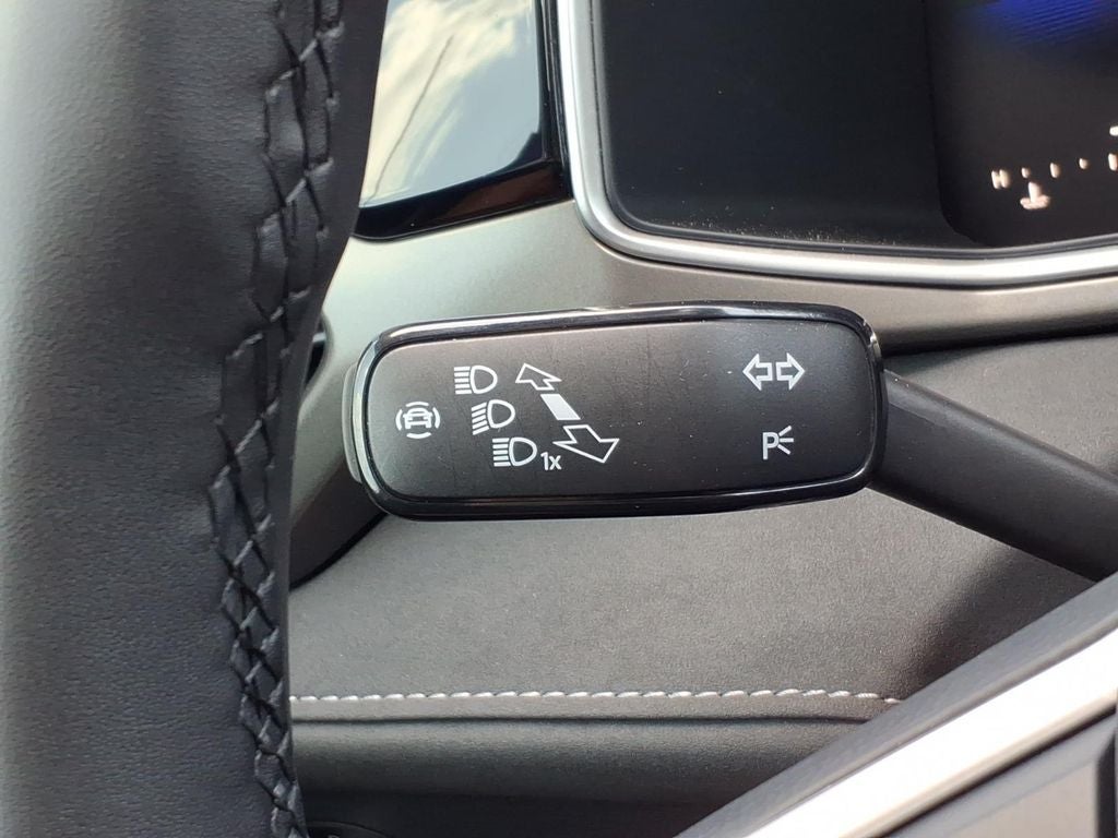 2025 Volkswagen Taos 1.5T SE Black