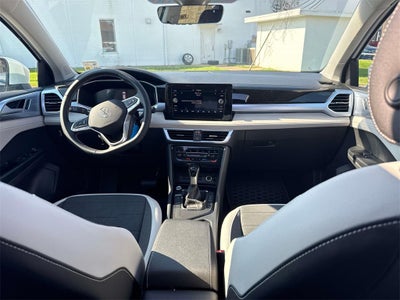 2025 Volkswagen Taos 1.5T SE