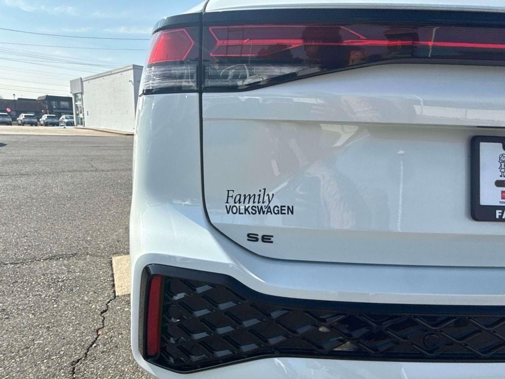 2026 Volkswagen Tiguan 2.0T SE R-Line Black