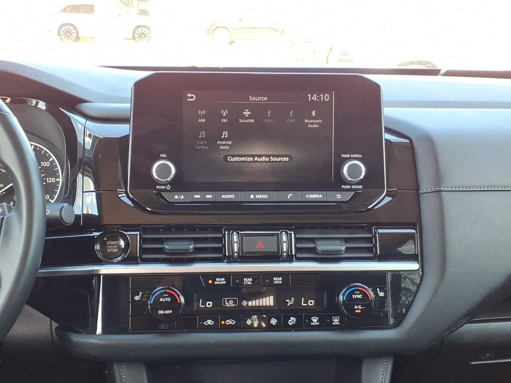 2025 Nissan Pathfinder SV