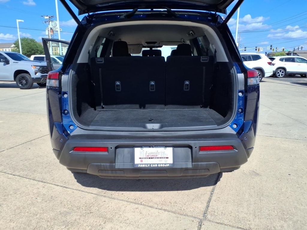 2025 Nissan Pathfinder SV