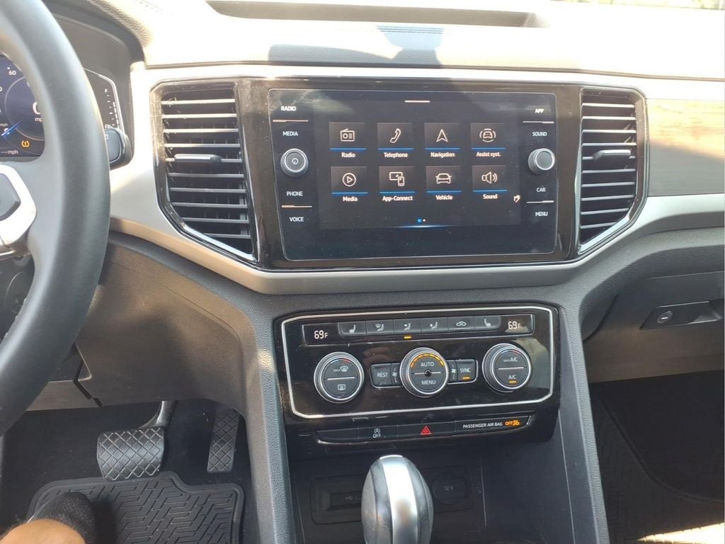 2023 Volkswagen Atlas 3.6L V6 SE w/Technology