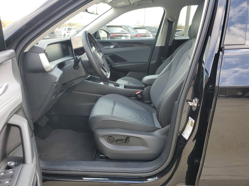 2025 Volkswagen Tiguan 2.0T SE