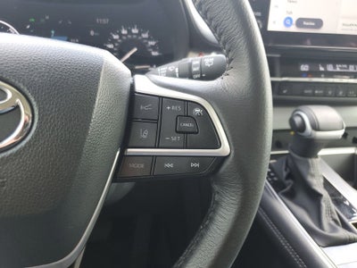 2025 Toyota Sienna XLE 8 Passenger