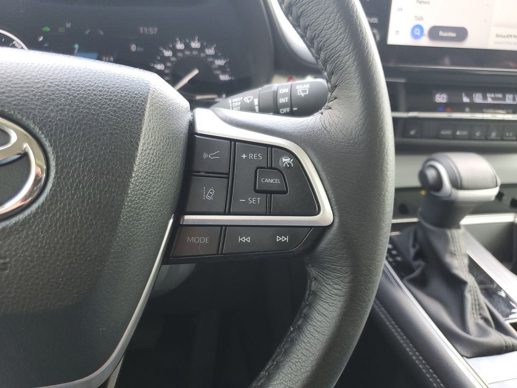 2025 Toyota Sienna XLE 8 Passenger