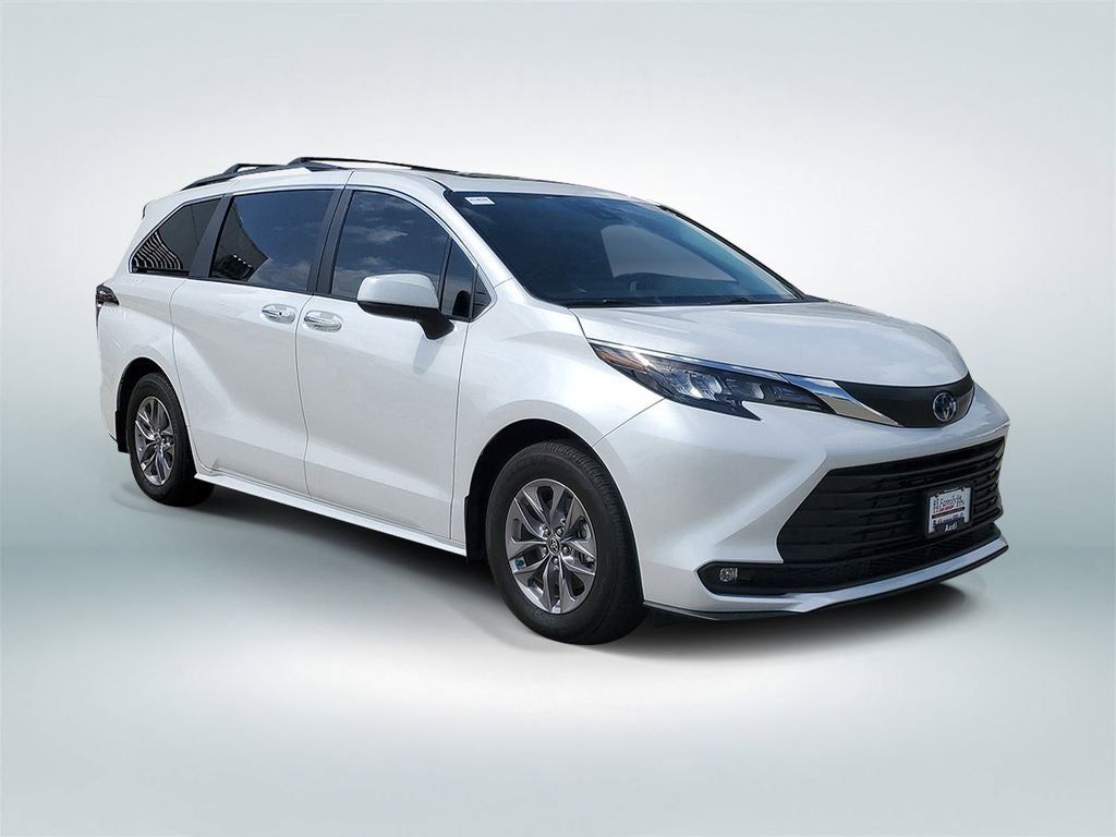 2025 Toyota Sienna XLE 8 Passenger