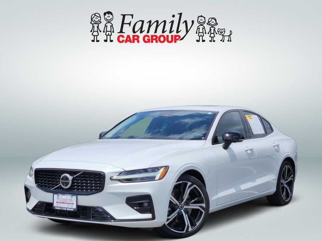 2024 Volvo S60 B5 Plus Dark Theme