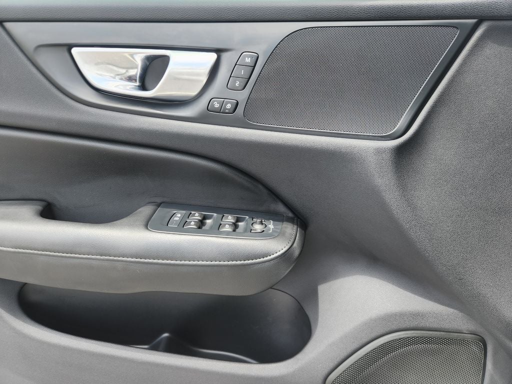 2024 Volvo S60 B5 Plus Dark Theme