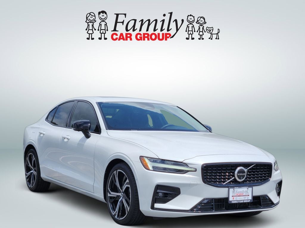 2024 Volvo S60 B5 Plus Dark Theme