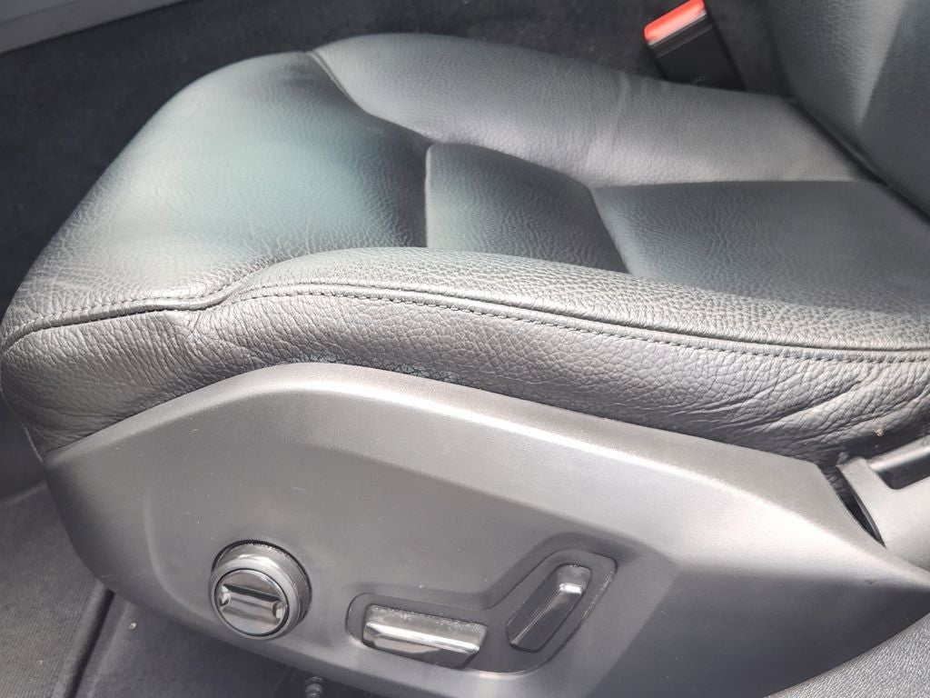 2024 Volvo S60 B5 Plus Dark Theme