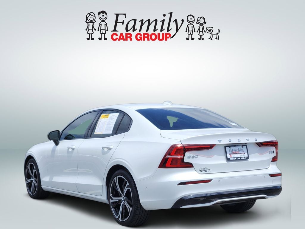 2024 Volvo S60 B5 Plus Dark Theme