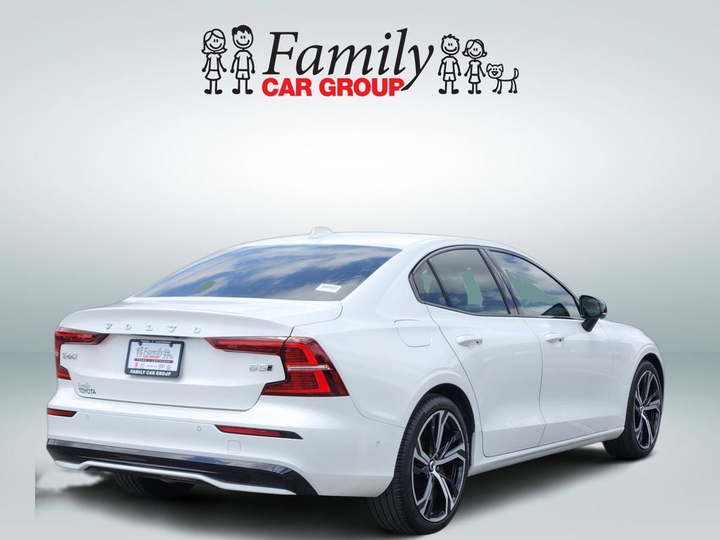 2024 Volvo S60 B5 Plus Dark Theme