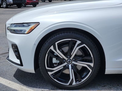 2024 Volvo S60 B5 Plus Dark Theme