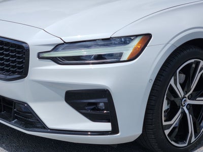 2024 Volvo S60 B5 Plus Dark Theme