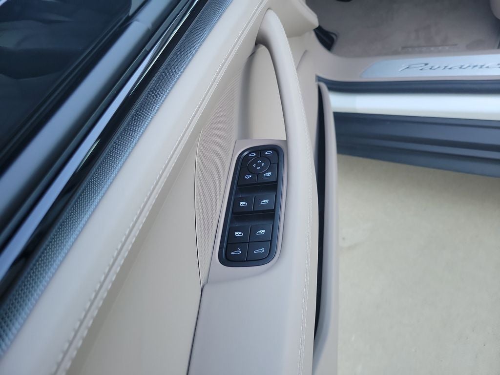 2025 Porsche Panamera 4