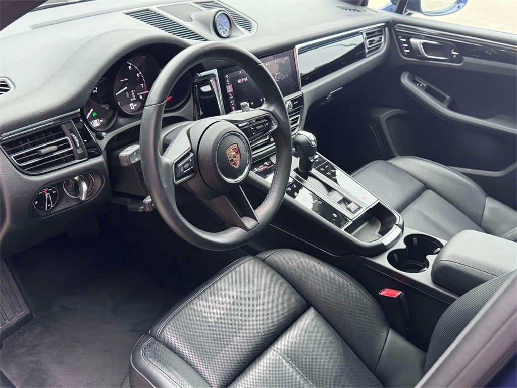 2025 Porsche Macan Base