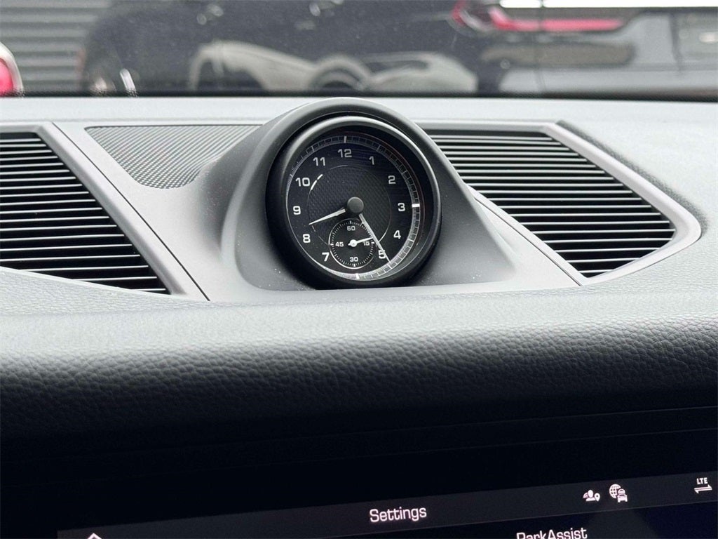 2025 Porsche Macan Base