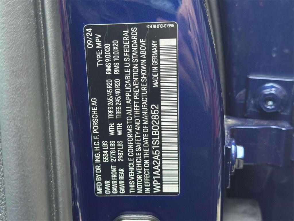 2025 Porsche Macan Base