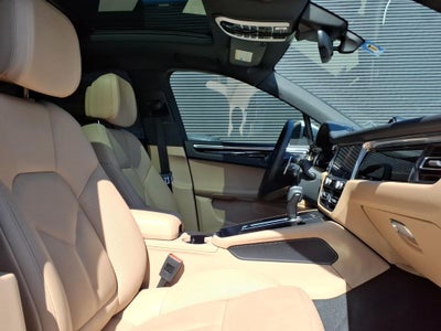 2022 Porsche Macan Base