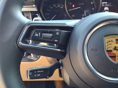 2022 Porsche Macan Base
