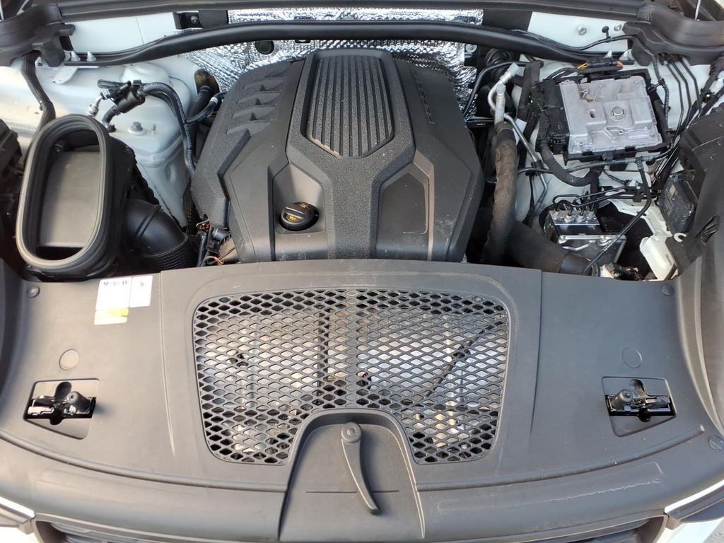 2022 Porsche Macan Base