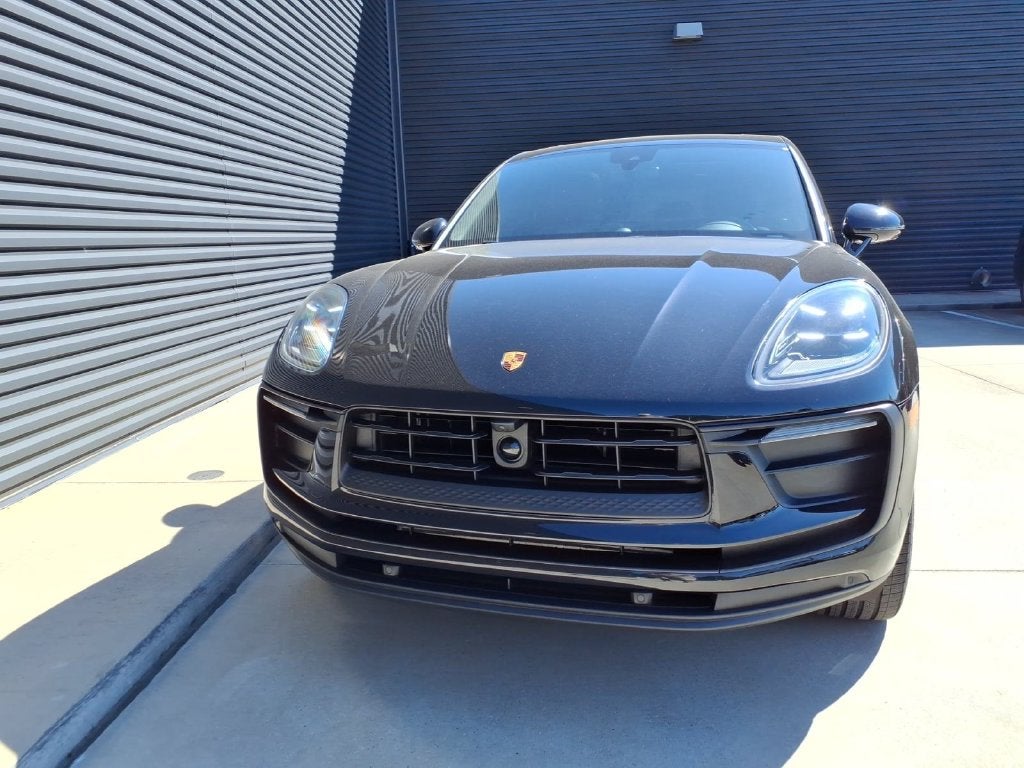 2025 Porsche Macan Base