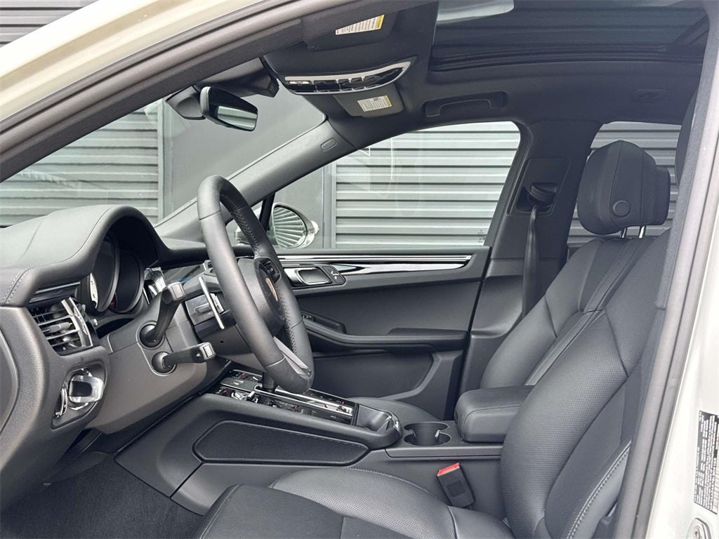 2025 Porsche Macan T