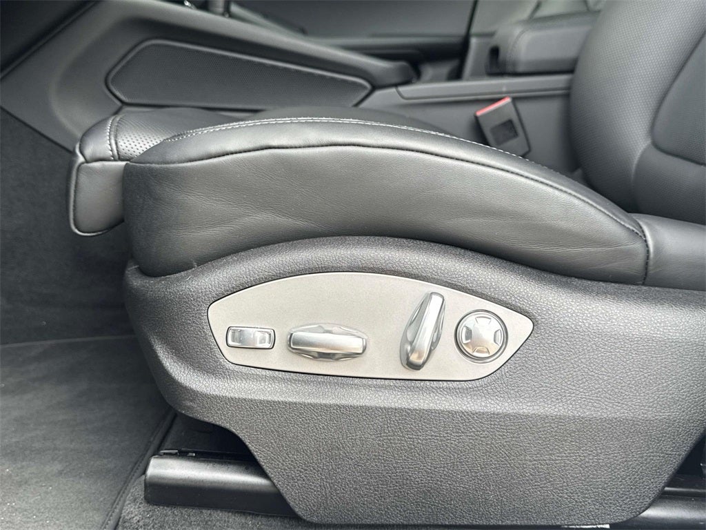 2025 Porsche Macan T