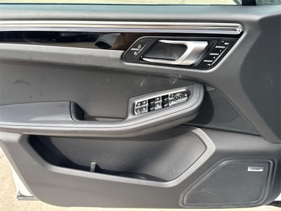 2025 Porsche Macan T