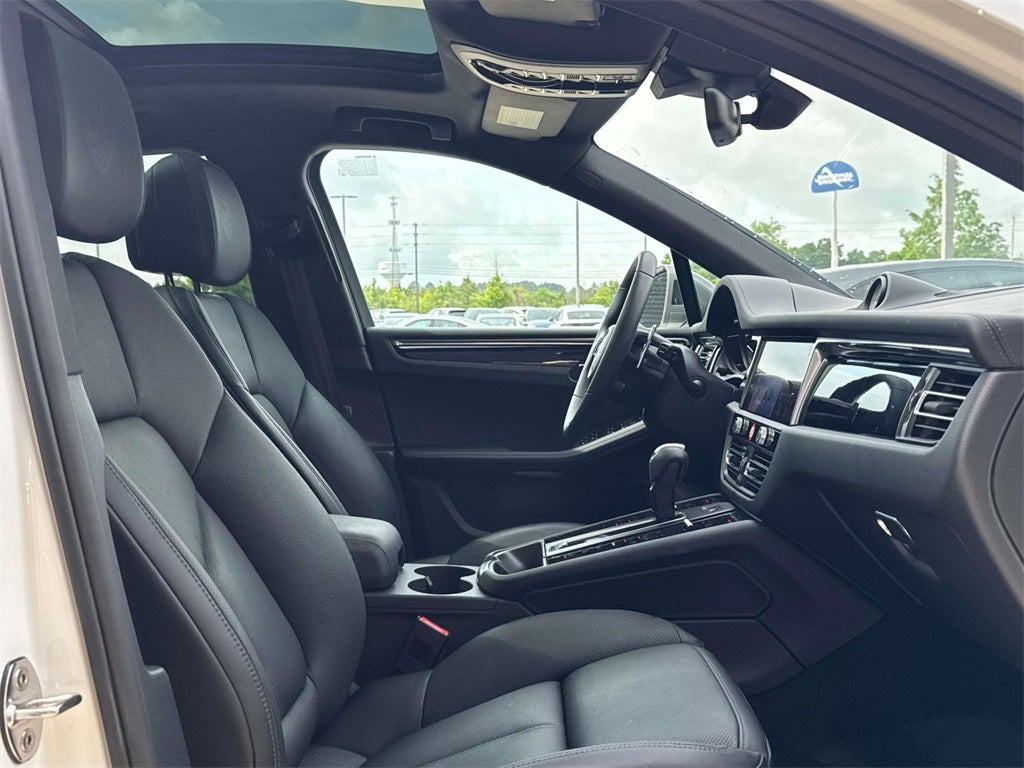 2025 Porsche Macan T